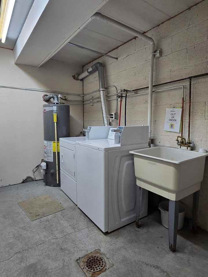 Virginia Manor - Photo 5 of 27