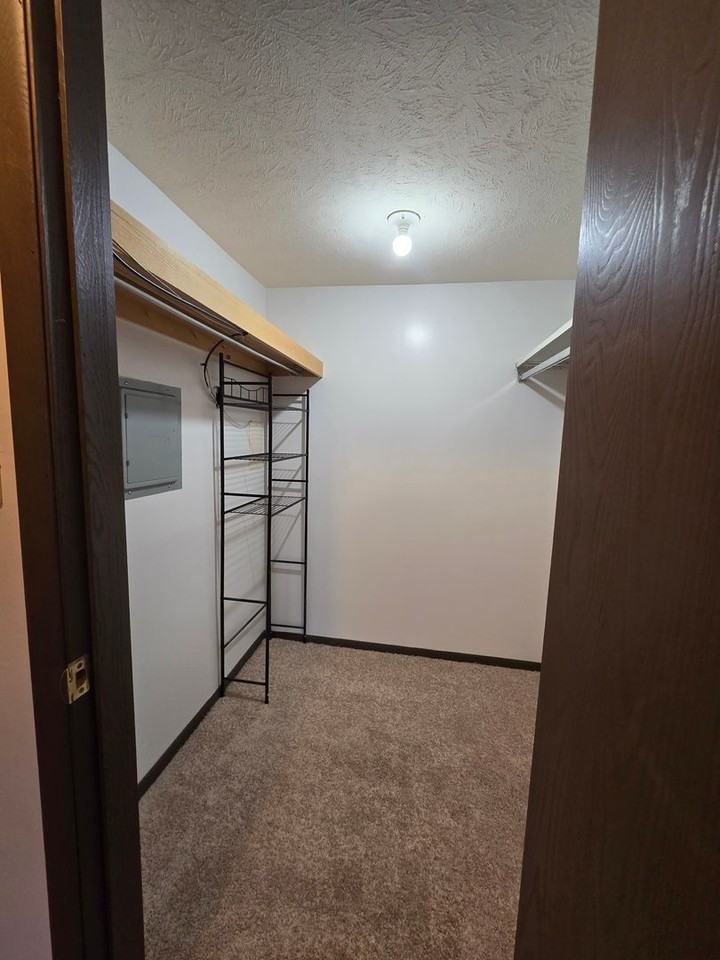 Virginia Manor - Photo 7 of 27