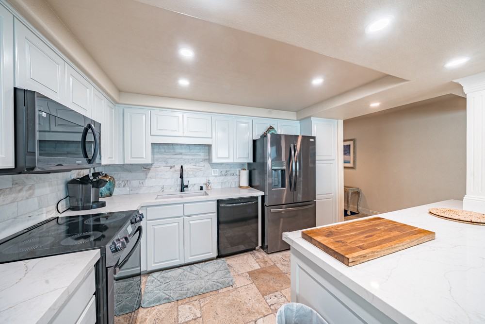 714 Seacoast Dr #307 - Photo 5 of 26