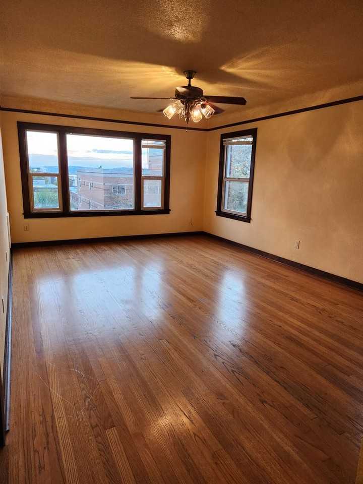 Ella Robert - Photo 3 of 25