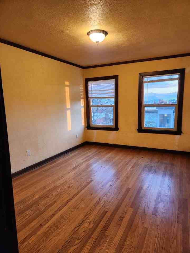 Ella Robert - Photo 5 of 25