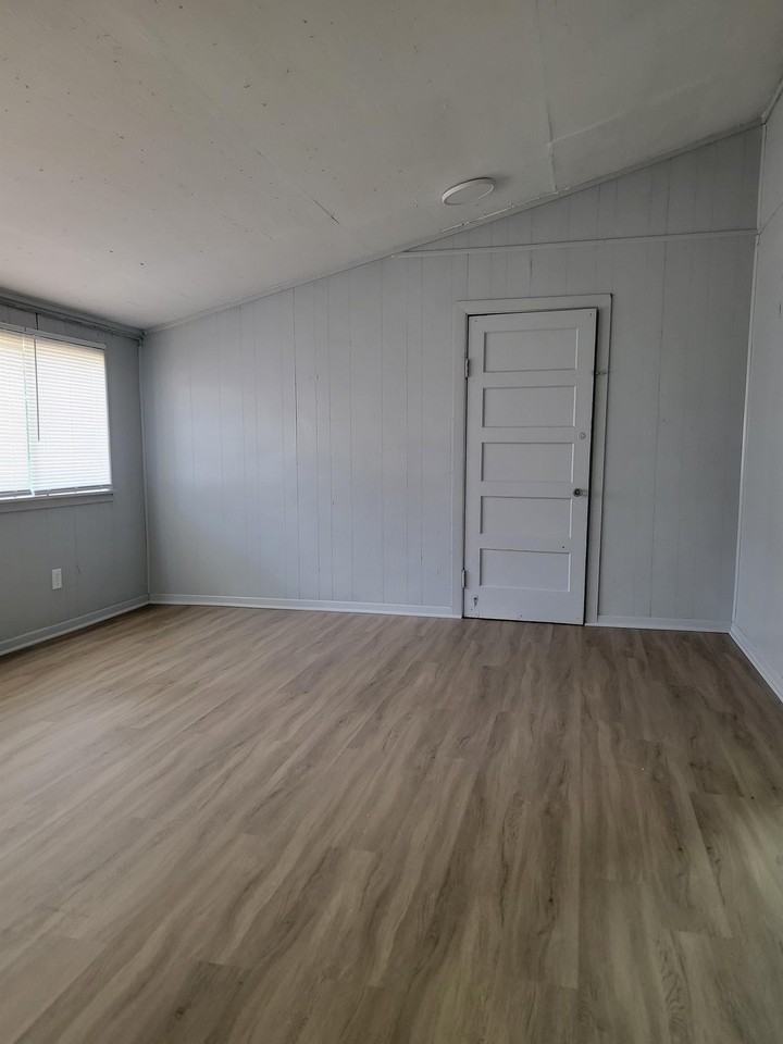 929 W 6th St #3 - Photo 3 of 4