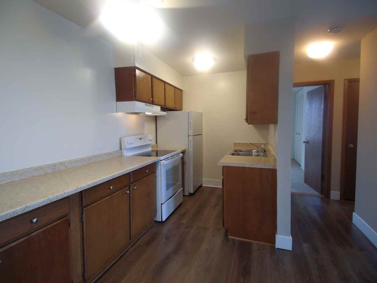 Oakland Manor Apartments - Photo 7 of 26