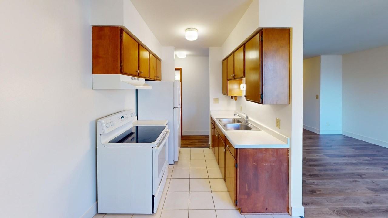 Oakland Manor Apartments - Photo 7 of 18