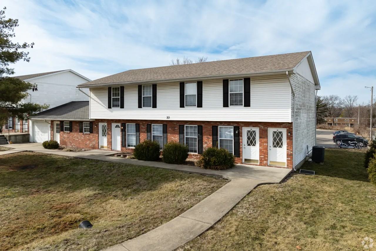 1000 1000 E Grand  - 8-B #8B - Photo 2 of 2