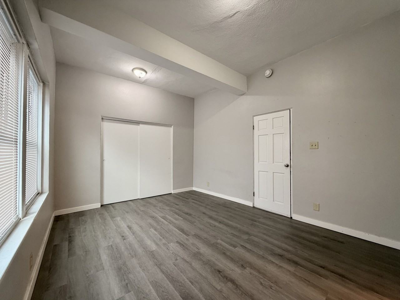 310 N Michigan St #400 - Photo 3 of 9