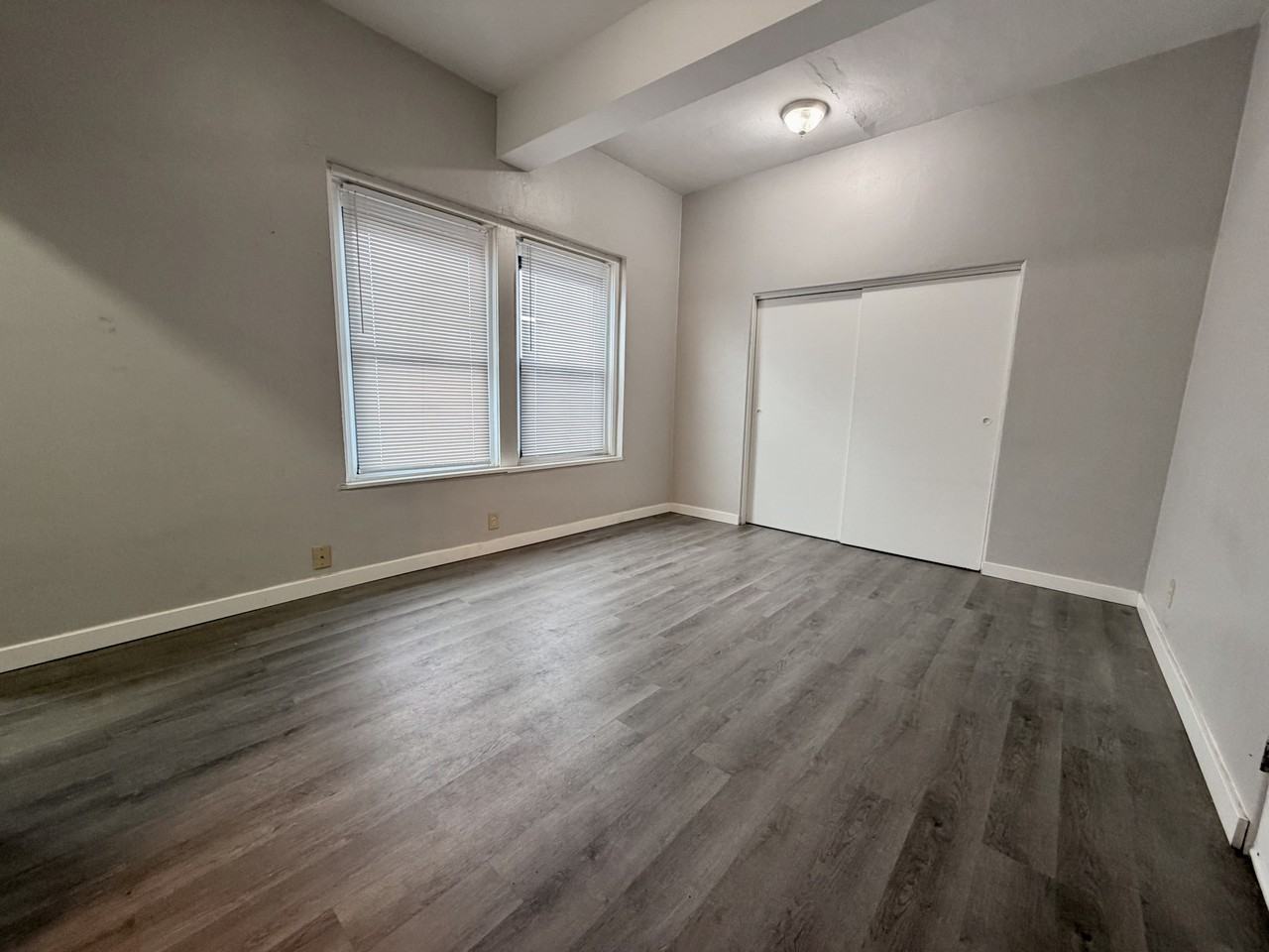 310 N Michigan St #400 - Photo 4 of 9