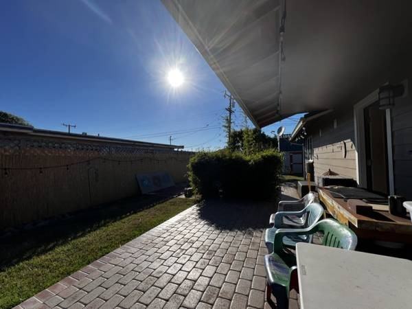 1109 Thomas St #1 - Photo 6 of 13