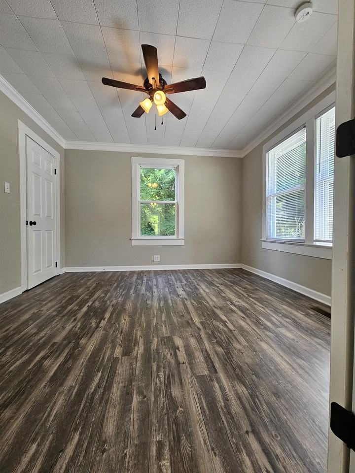 834 Norwood St Sw #1 - Photo 4 of 29