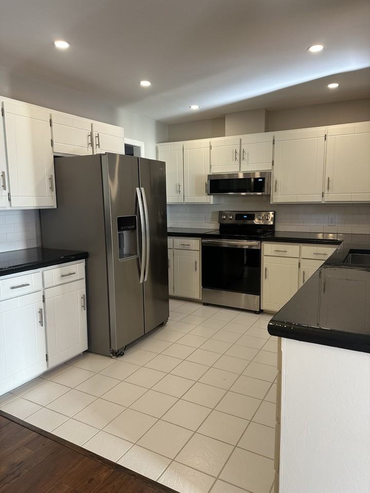 1817 Gingham Ln #1 - Photo 4 of 20