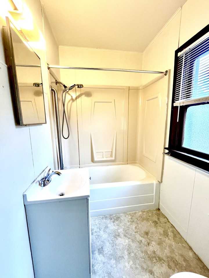 213 E Oregon St #1 - Photo 4 of 4