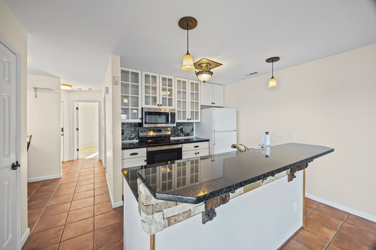 372 Northwest Drive - 1 #1 - Photo 7 of 28