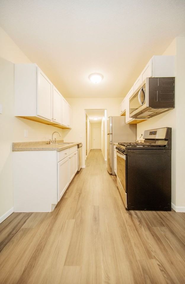 Bay Pointe Apartments - Photo 3 of 43