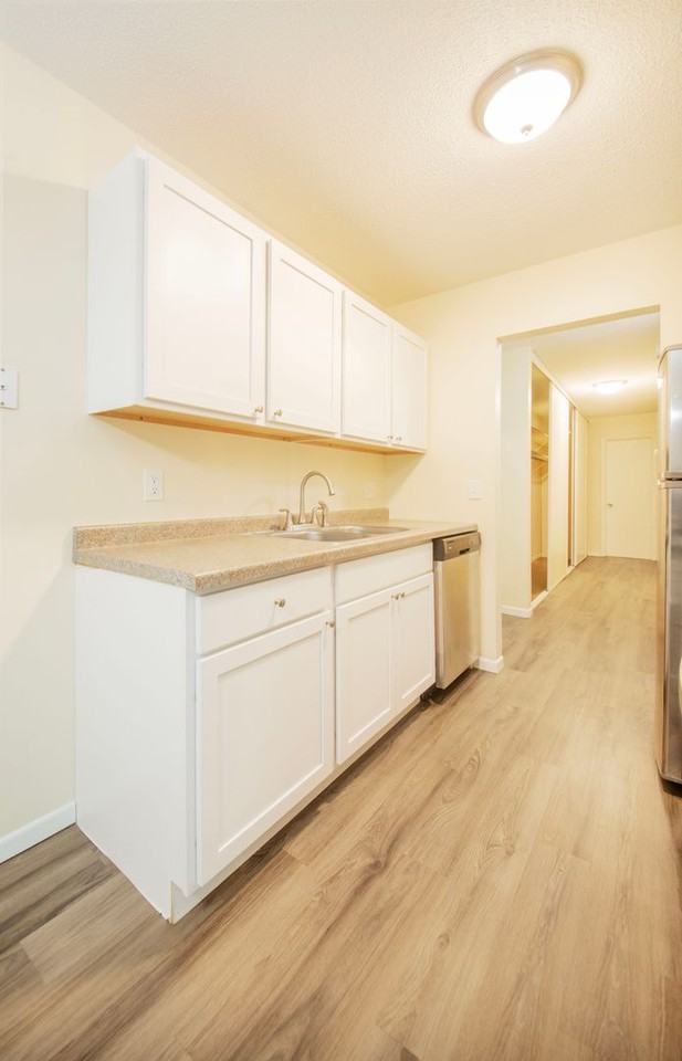 Bay Pointe Apartments - Photo 5 of 43