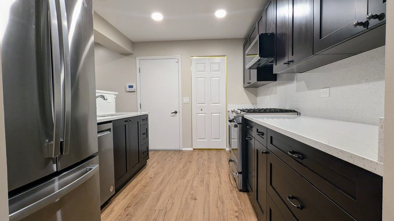 1628 Columbia Cir #4 - Photo 6 of 15