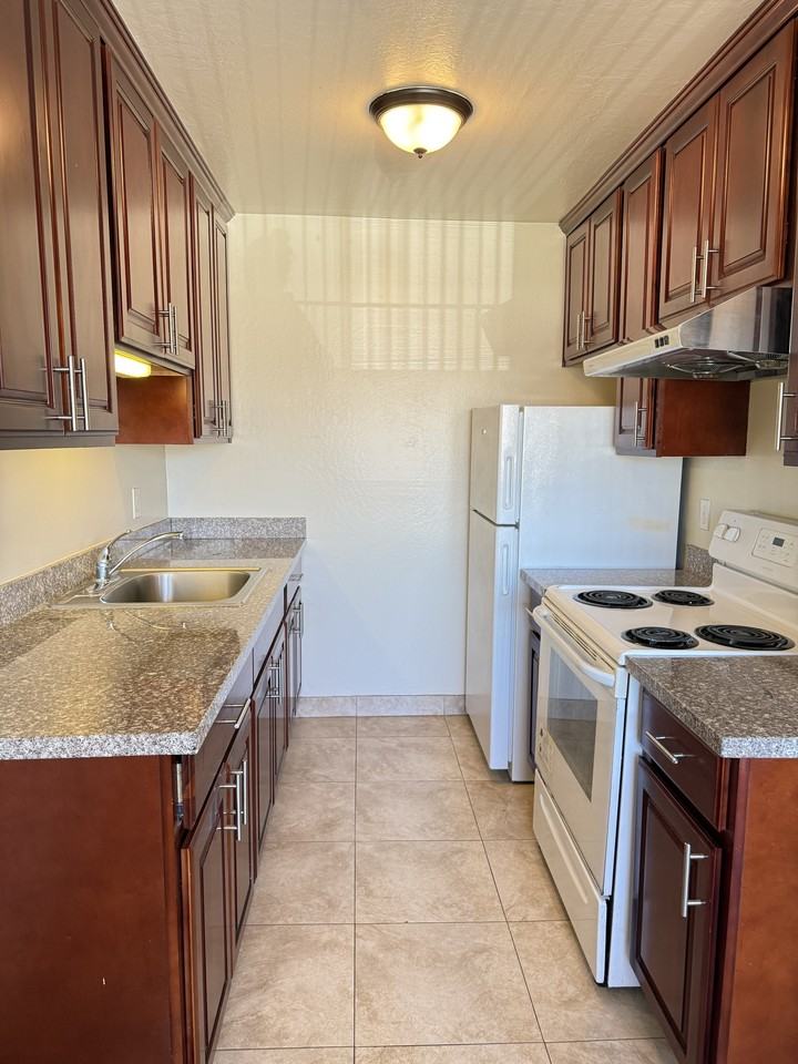 1410 Ontario Ln #B - Photo 4 of 10