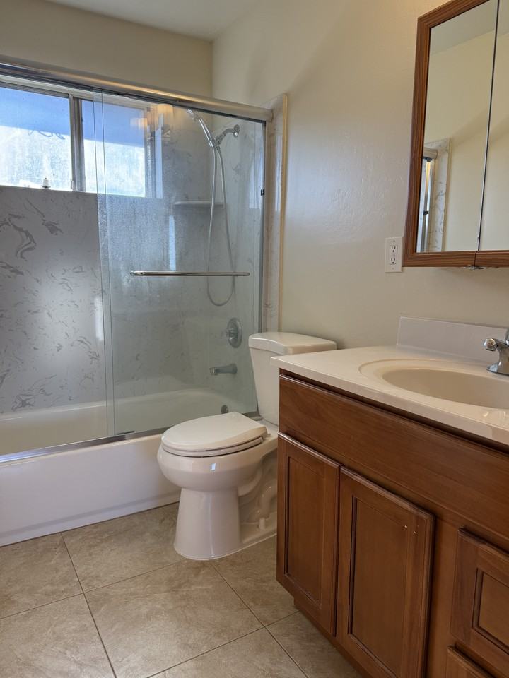 1410 Ontario Ln #B - Photo 7 of 10