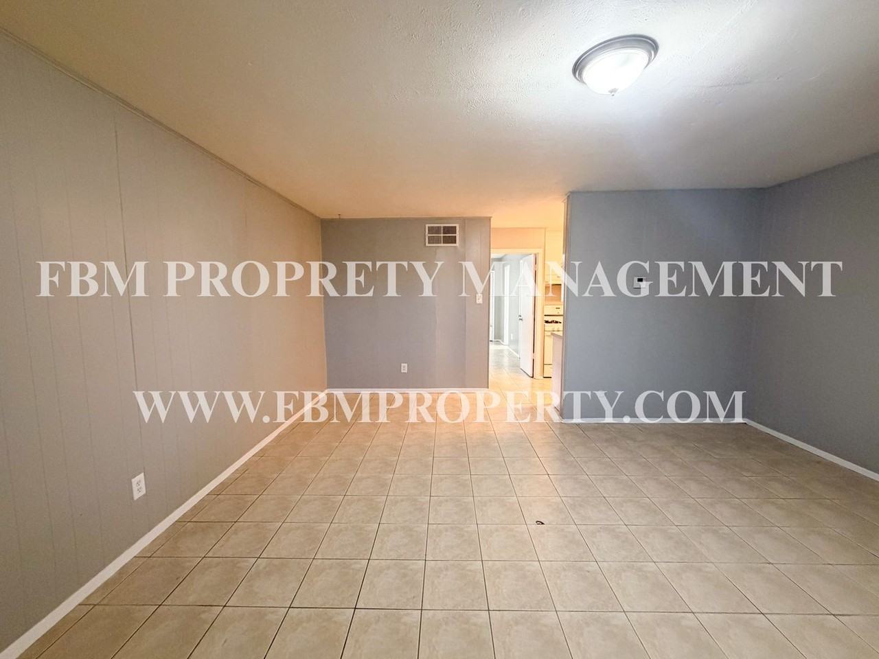 Lamplighter Apartments / Miller - Photo 2 of 13