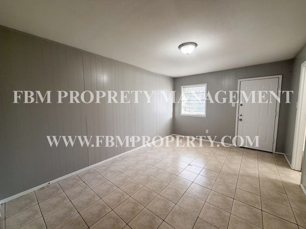 Lamplighter Apartments / Miller - Photo 3 of 13