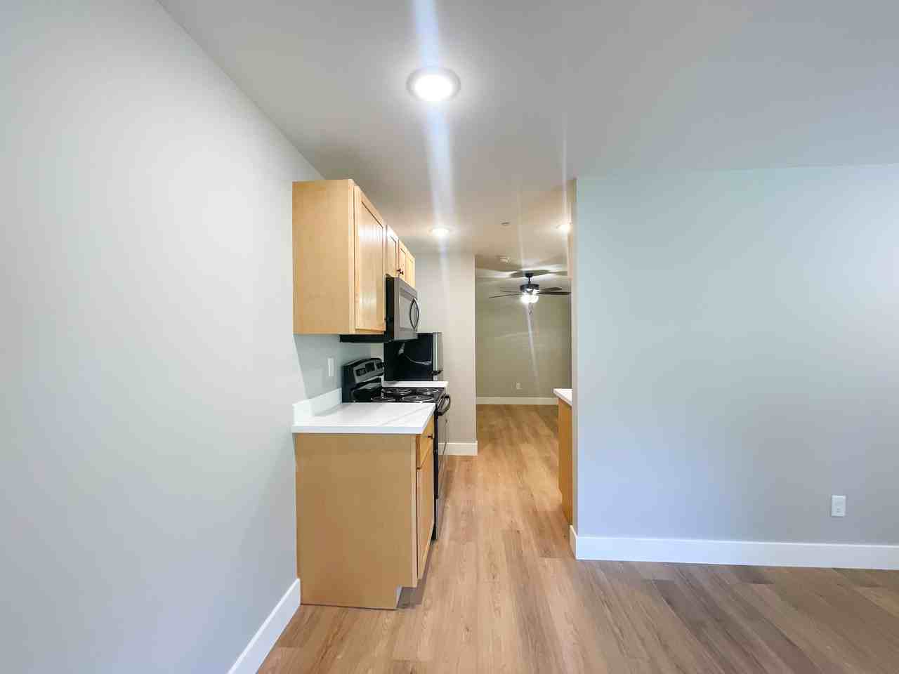 122 S Bellevue St #13 - Photo 6 of 18