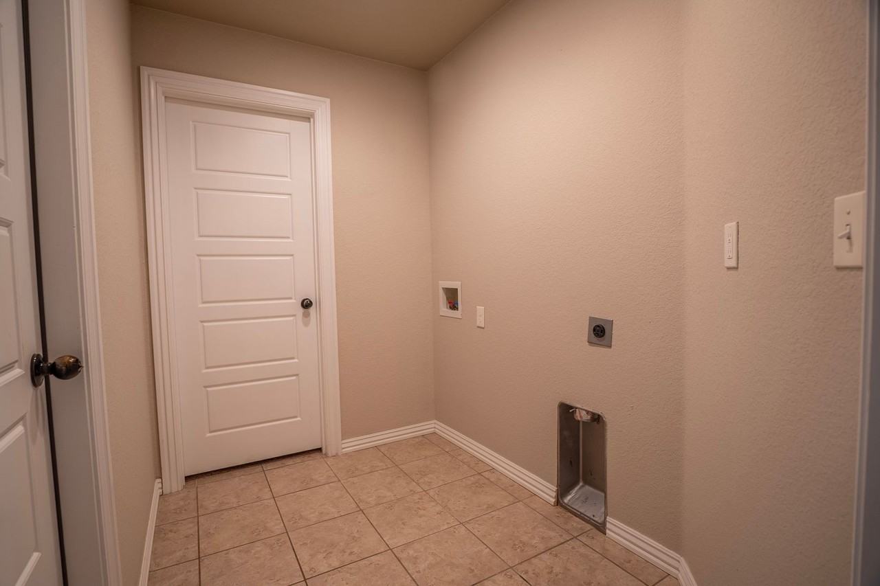 841 Bonnie Scotland Dr - Photo 3 of 22