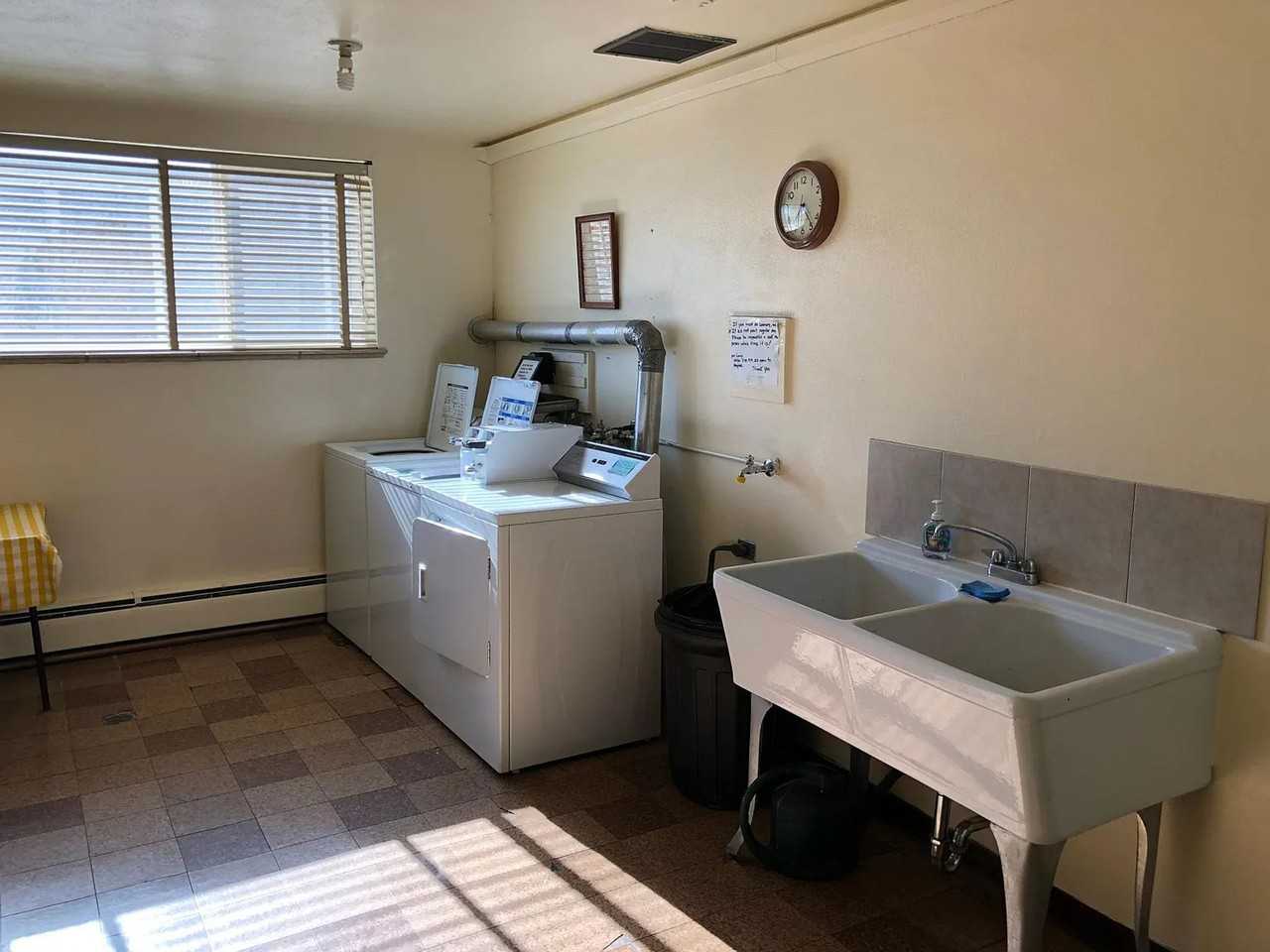 Ridge Manor – 3720 Yukon Ct, Wheat Ridge, CO - Photo 7 of 7