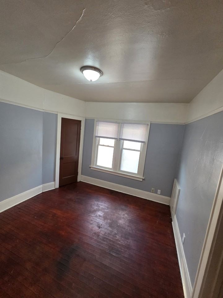 2508 N 50th St #2 - Photo 4 of 8