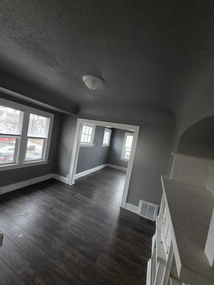 2422 W Concordia Ave #2 - Photo 3 of 10