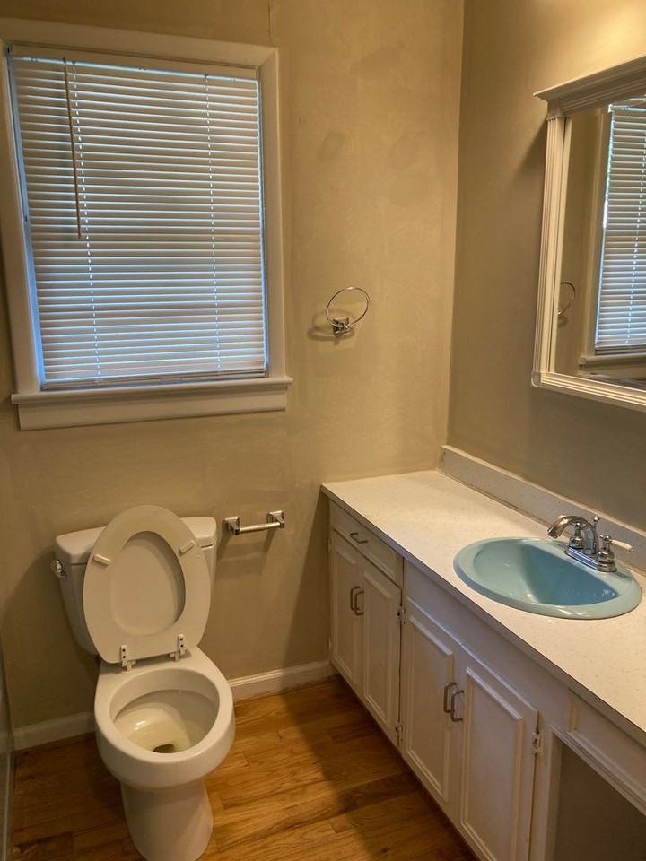 403 E Samford Ave - Photo 7 of 20