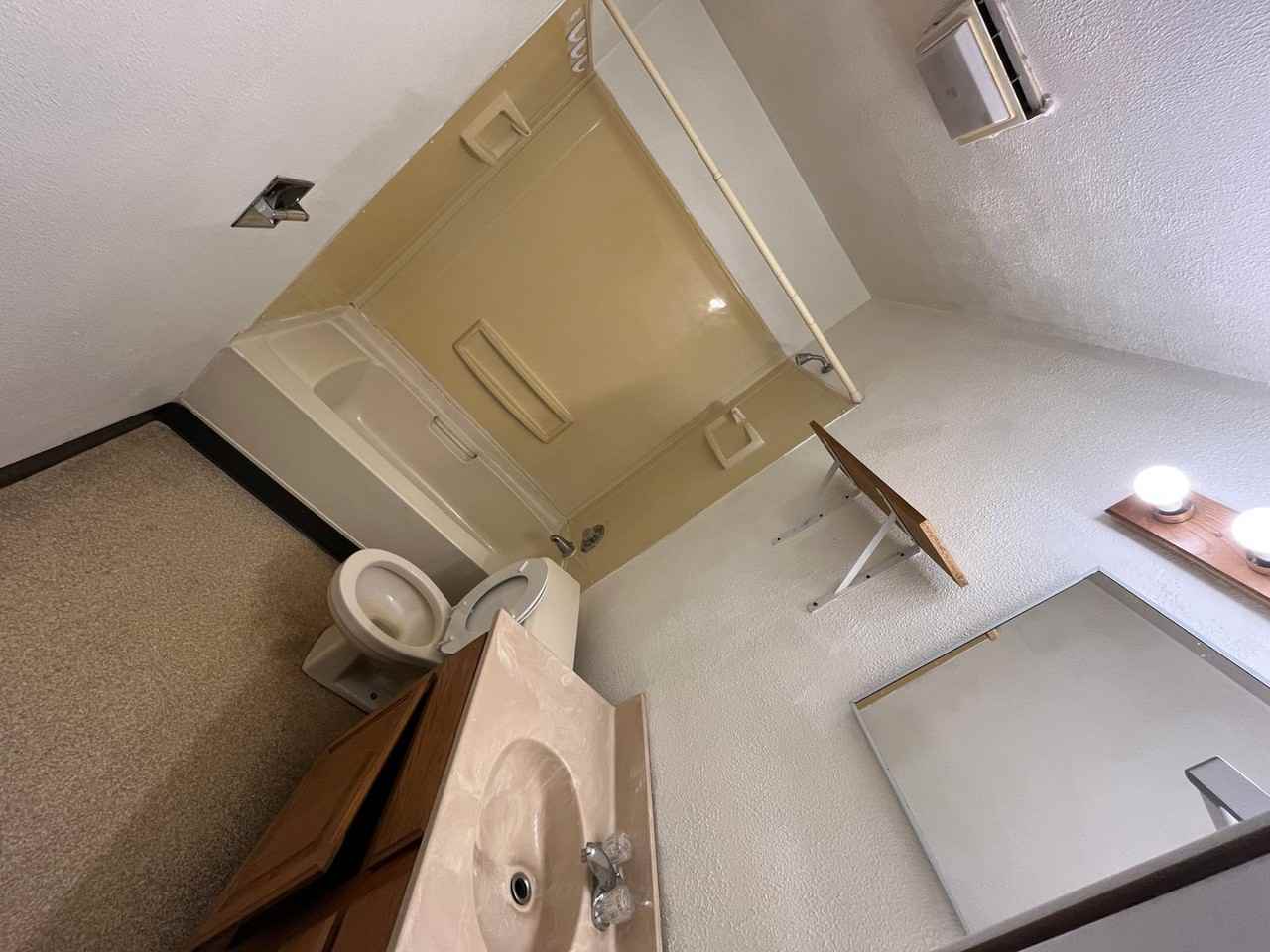 RENT SUX - 506 N 14TH STREET - Photo 2 of 6