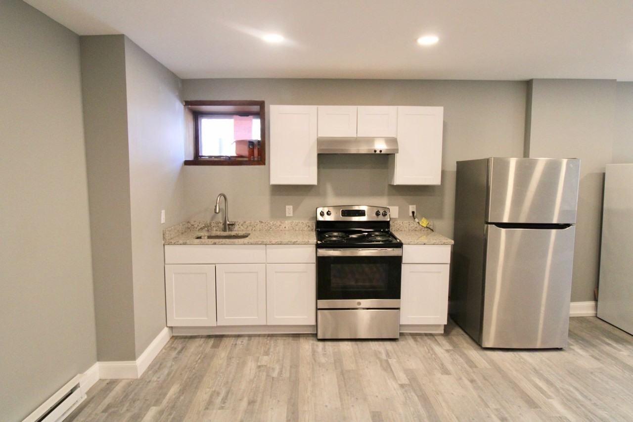 300 S 2nd St - Photo 3 of 26