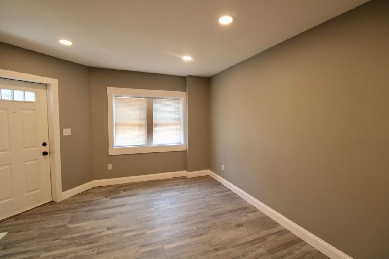 300 S 2nd St - Photo 5 of 26