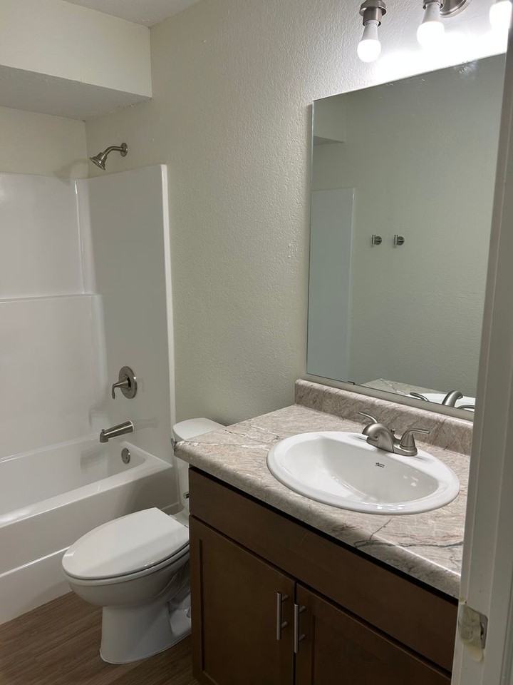 Cottonwood Creek Apartments - Photo 7 of 10