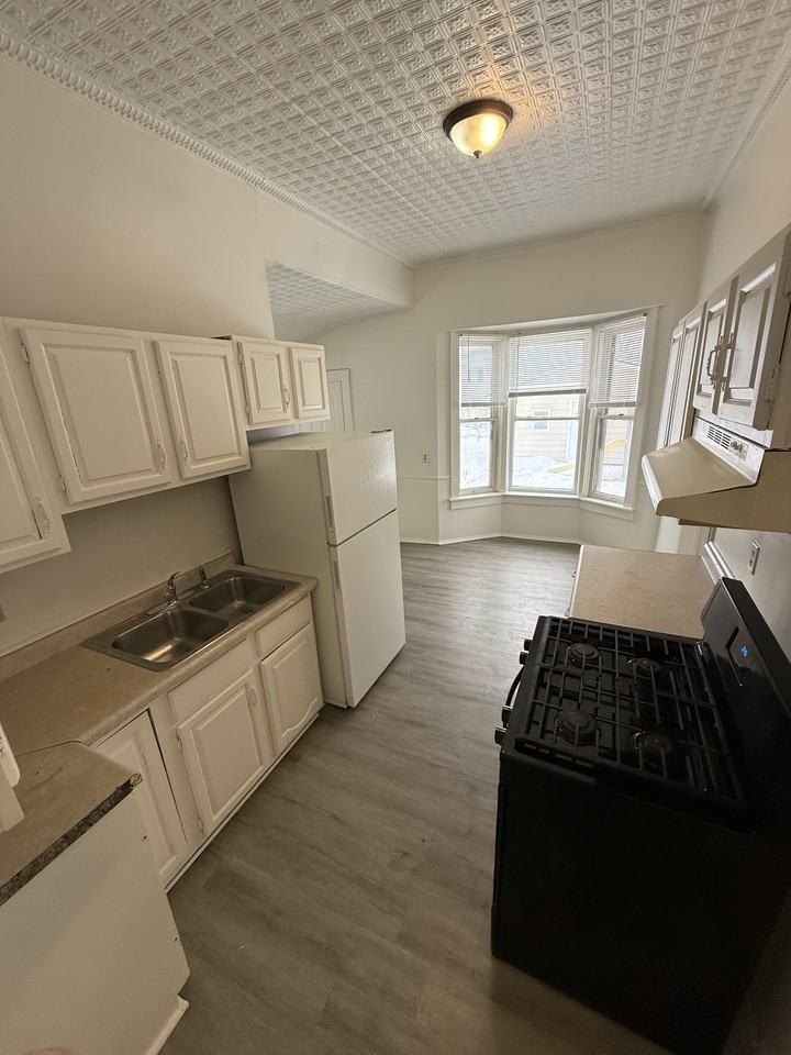 74 Jessamine Ave W #1 - Photo 2 of 7