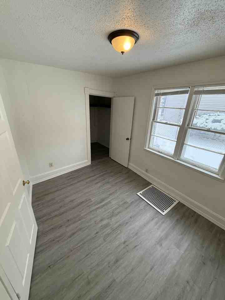 74 Jessamine Ave W #1 - Photo 5 of 7