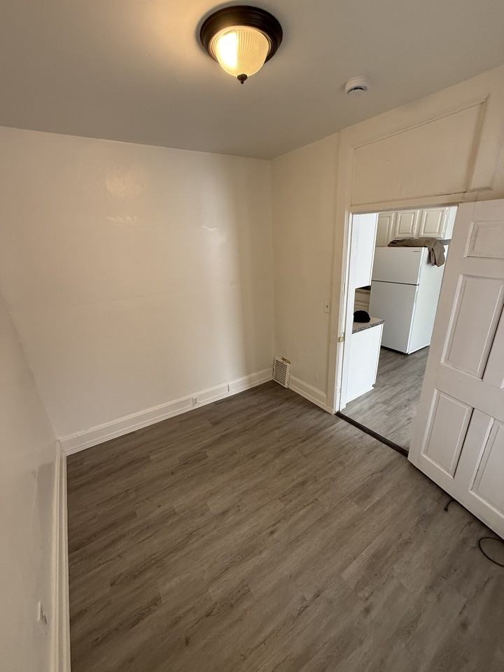 74 Jessamine Ave W #1 - Photo 6 of 7