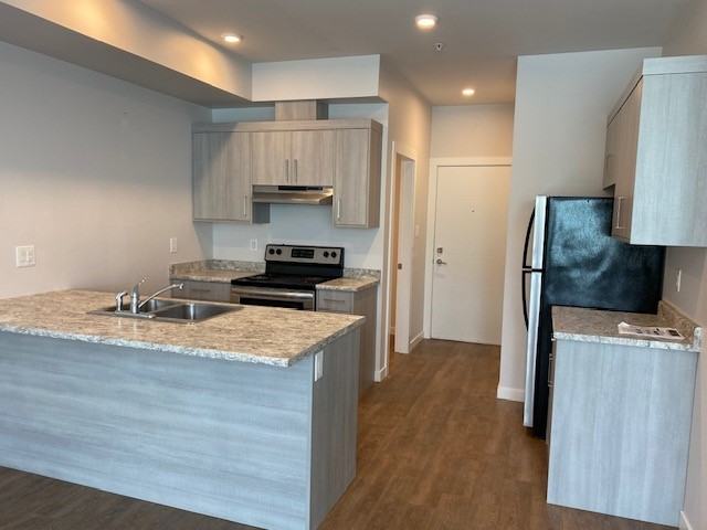 215 - 215 31st St #7 - Photo 2 of 21