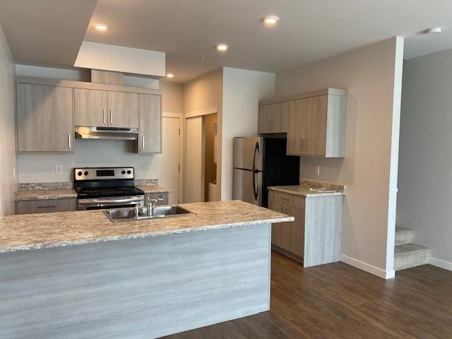 215 - 215 31st St #7 - Photo 3 of 21