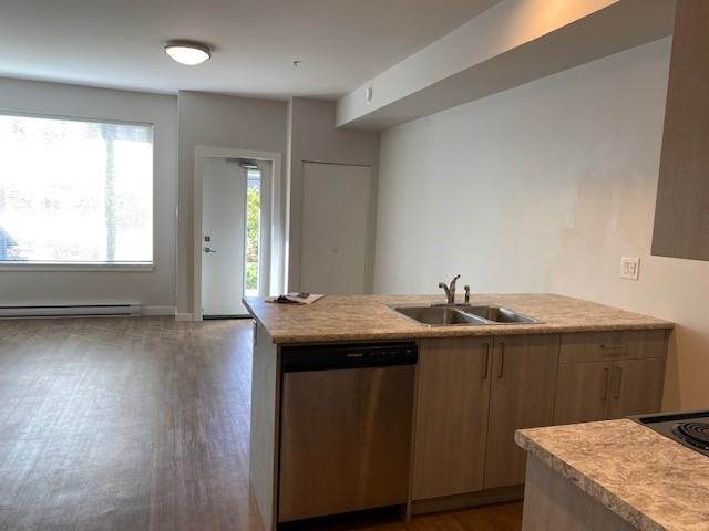 215 - 215 31st St #7 - Photo 4 of 21