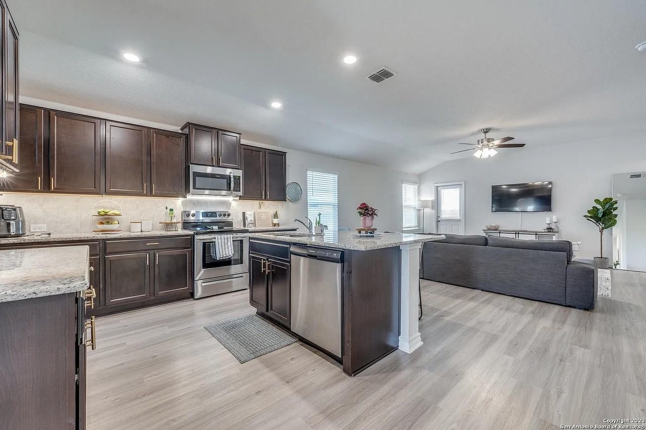 2915 Thackery Grv #1 - Photo 5 of 10