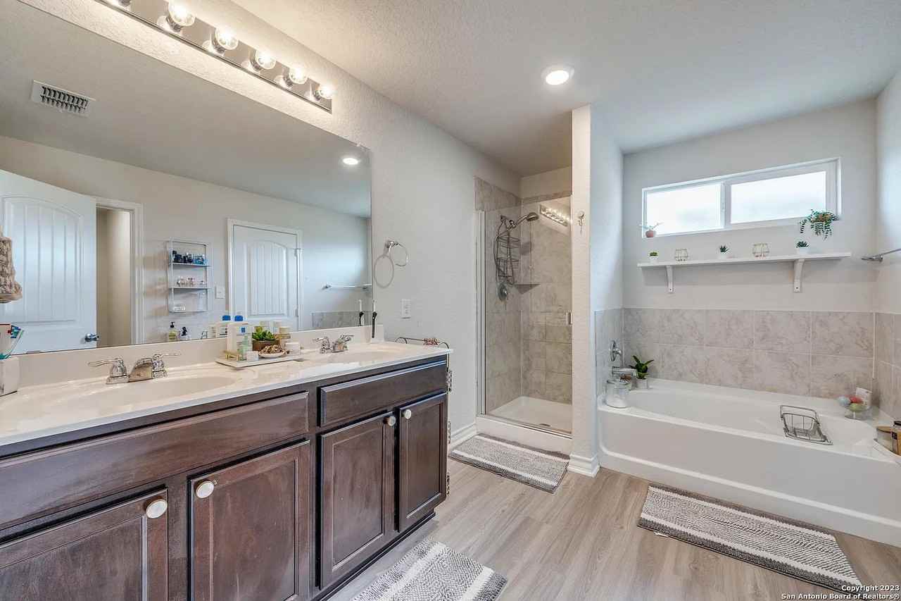 2915 Thackery Grv #1 - Photo 7 of 10