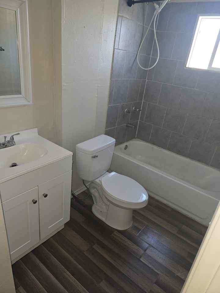 1209 N 10th St #3 - Photo 4 of 4