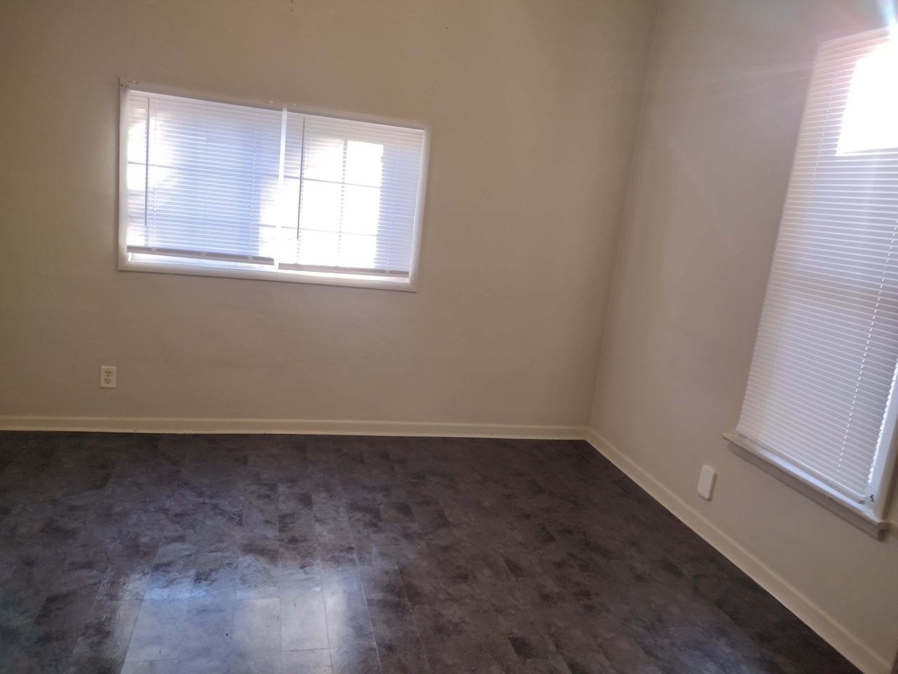 910 W 8th St #2 - Photo 5 of 10