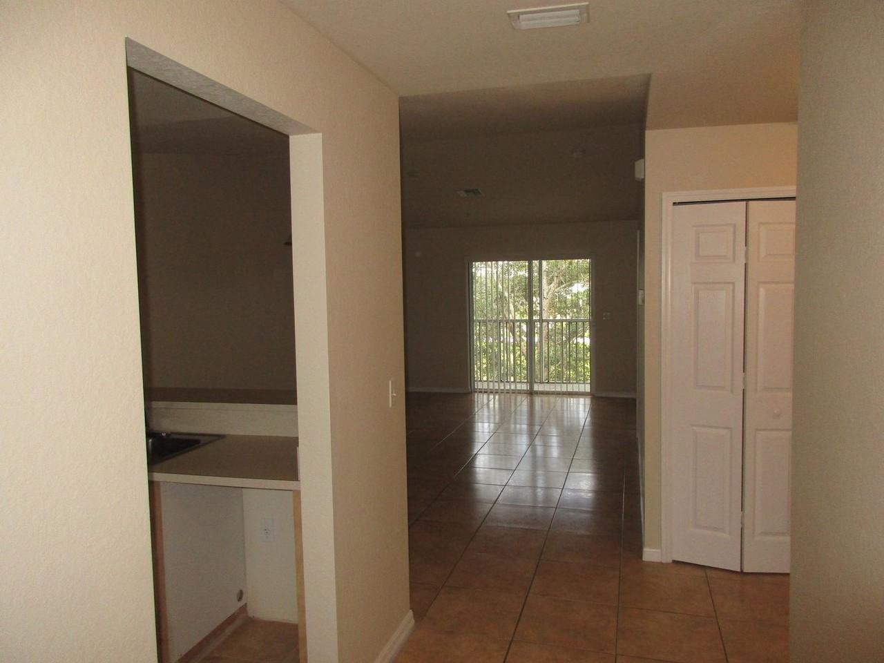 1328 Se 8th Ave #203 - Photo 2 of 8