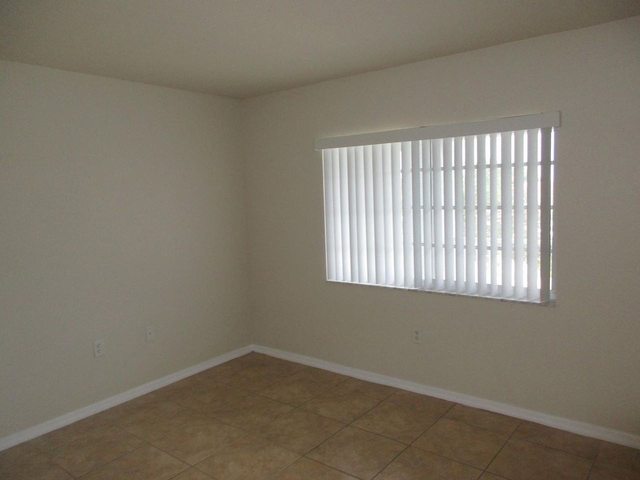 1328 Se 8th Ave #203 - Photo 4 of 8