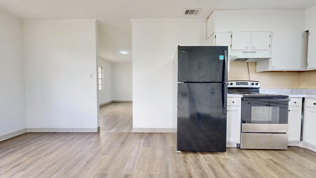 526 Ware St #1 - Photo 4 of 10