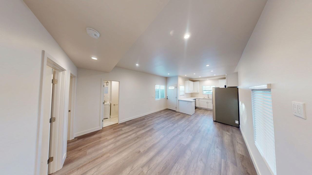 5106 E Falls View Dr - Photo 2 of 19