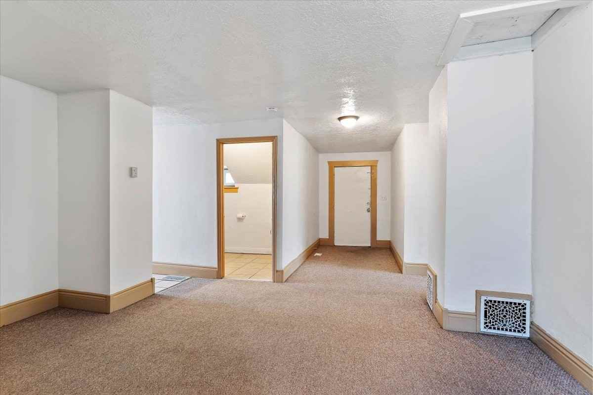 2557 Adams Ave #2 - Photo 4 of 13