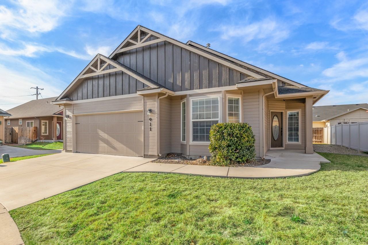 911 N Scottish St #1 - Photo 2 of 37