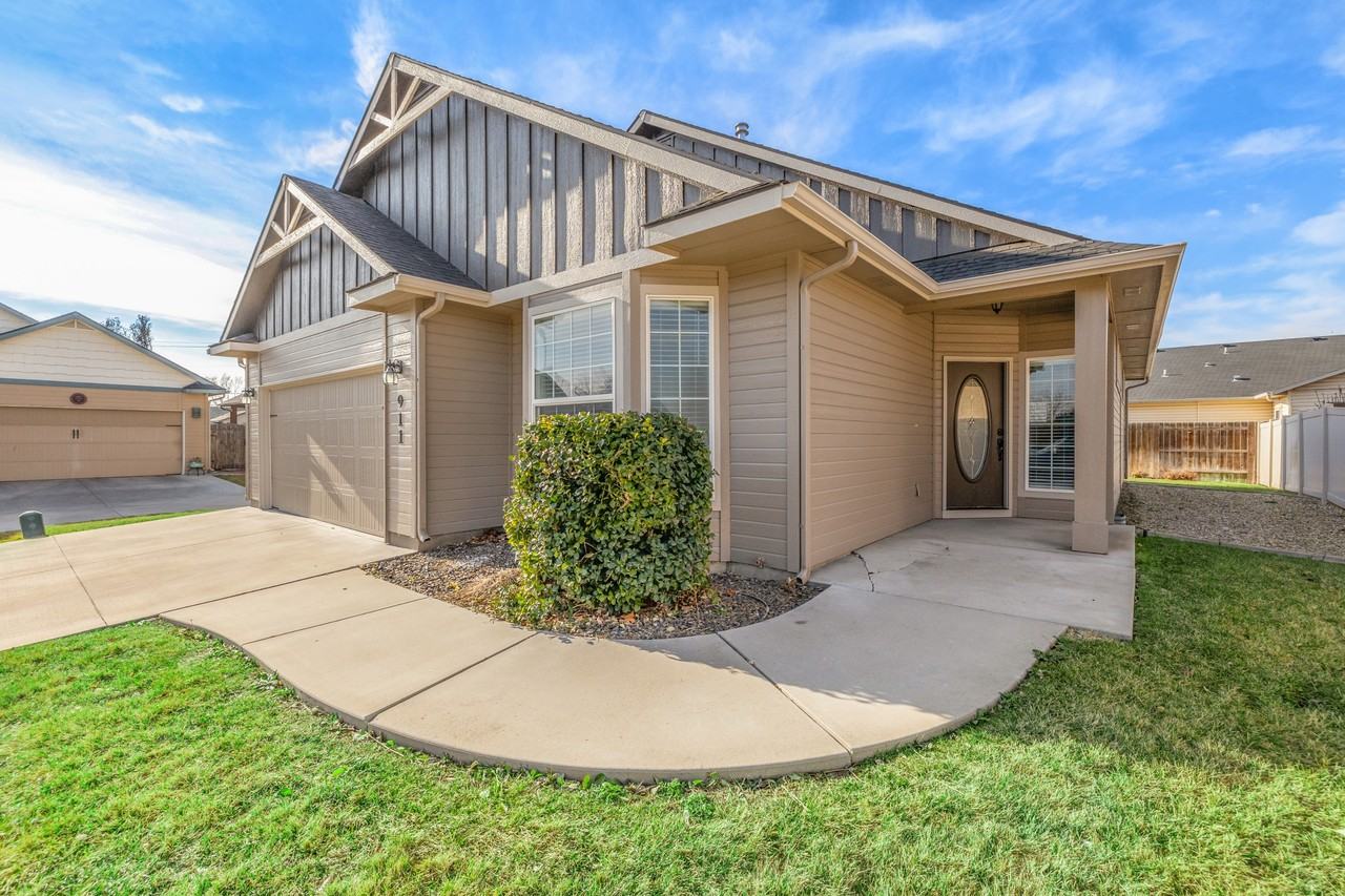 911 N Scottish St #1 - Photo 4 of 37